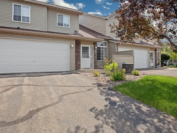 2462 Oakridge Cir, Hudson, WI 54016