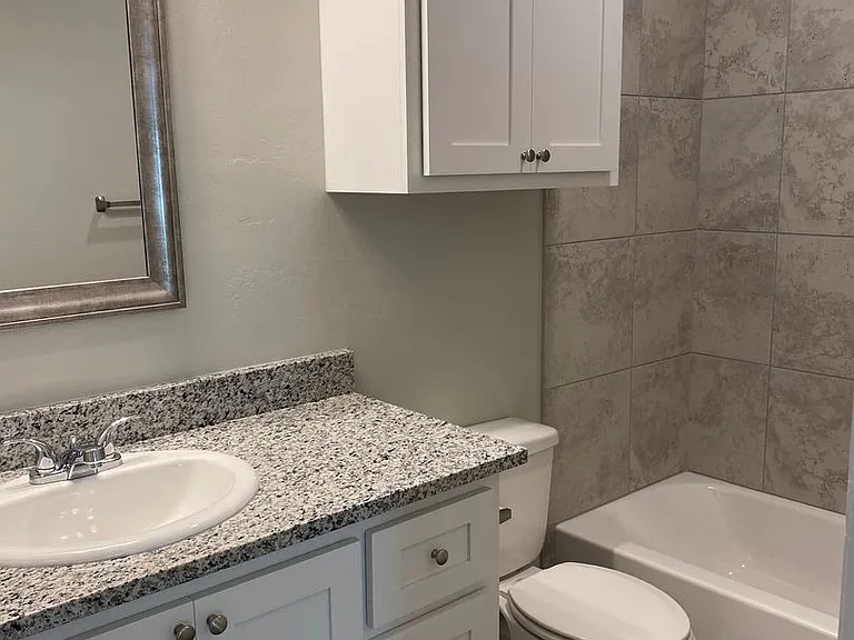 1322 E Cavanaugh St — Photo 9