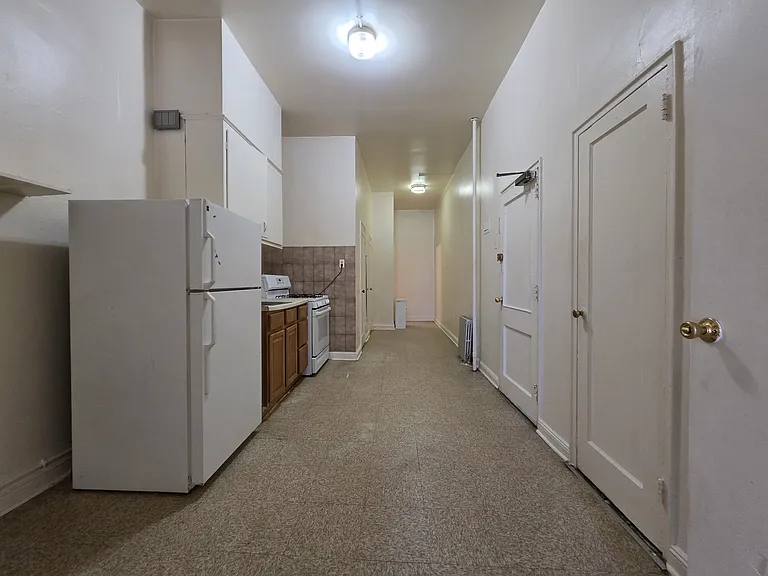 466 Wayne St #5 — Photo 4