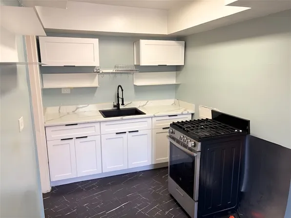 152-72 Melbourne Avenue image 2 of 14