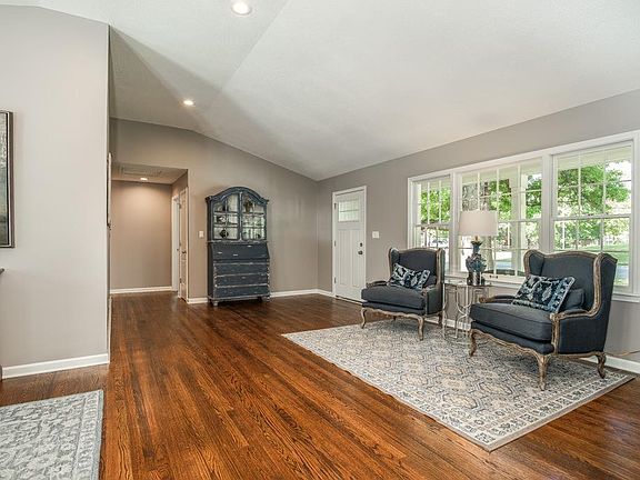5th image of 9819 Belleview Ave