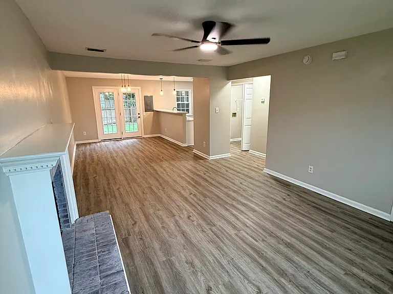 755 Huntly Dr — Photo 3