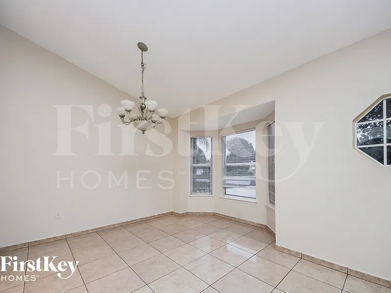 1307 Dover Dr — Photo 4