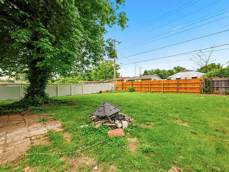 10519 Renfrew Dr — Photo 44