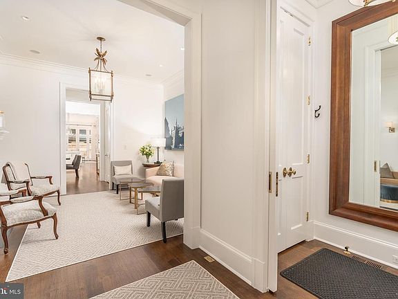 4th image of 1619 19th St NW