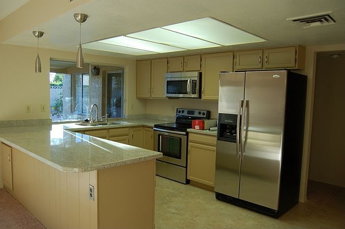 Kitchen With Breakfast Bar And Pendant Lights