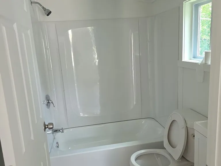 204 Thomas Ln — Photo 12