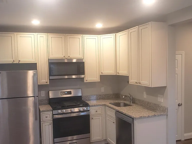 711 Gladstone Ave #D — Photo 15
