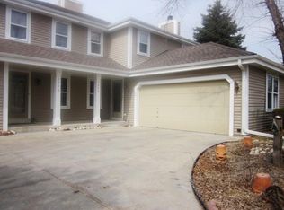 1242 River Park Cir E, Mukwonago, WI 53149