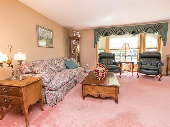 5th image of 28 Tobey Hill Dr