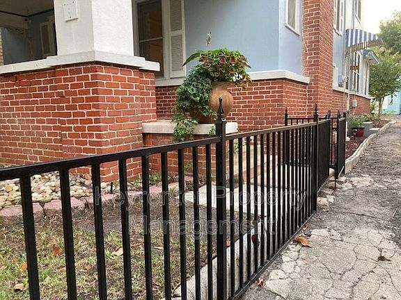 4th image of 1414 Pearl St