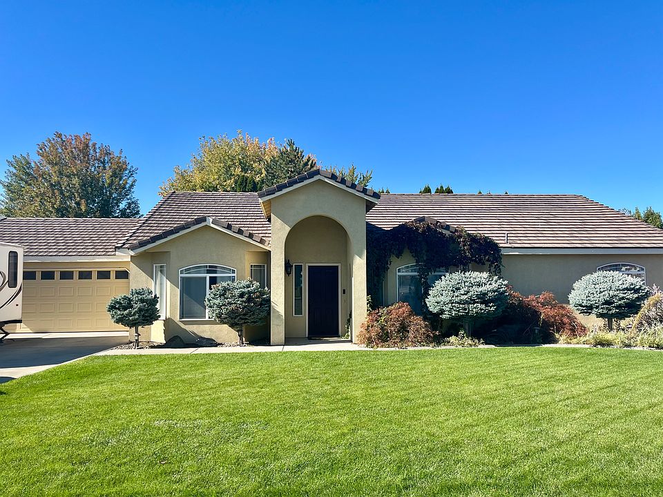 1st image of 2601 Ficus Dr
