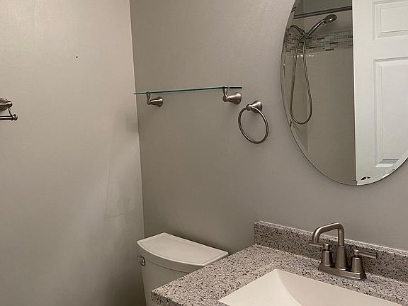 4th image of 888 Woodlyn Dr S