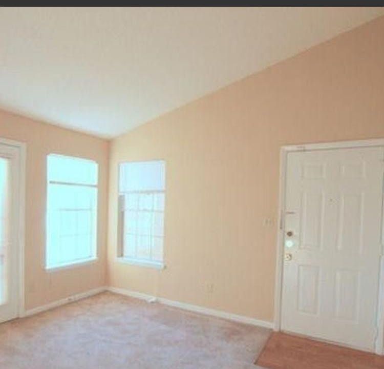 Entrance to living room 