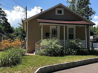 71 Mott Ave, Roslyn, NY 11576