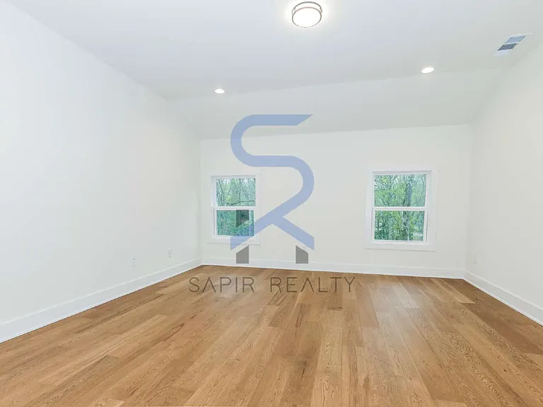 3374 Lee Dr — Photo 9