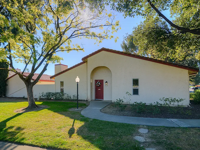 5010 Glide Dr #1 — Photo 1