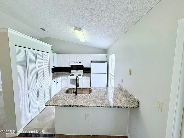 1112 Malone St NW — Photo 2