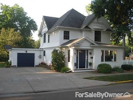 1st image of 622 E Lake St