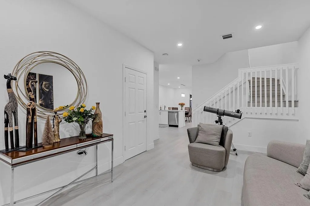 4 bed, 2.5 bath, 1778 sqft, $3,500 — Photo 2