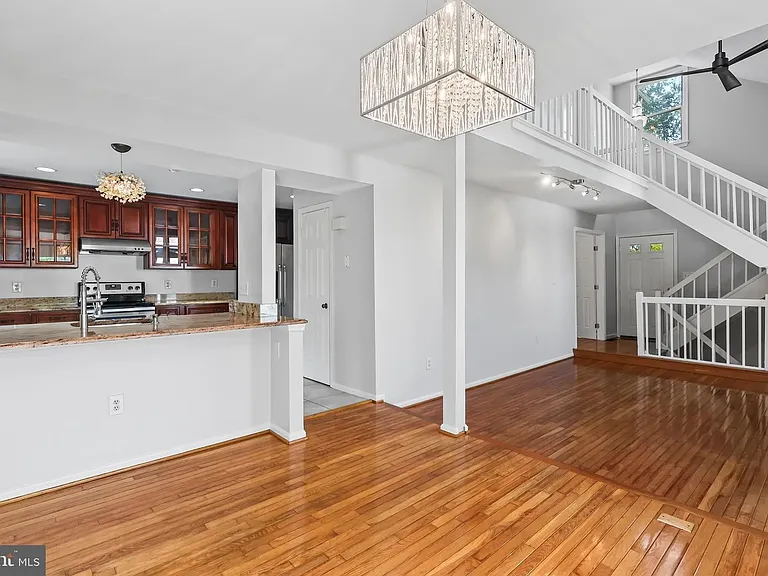 8421 Hollis Ln — Photo 25