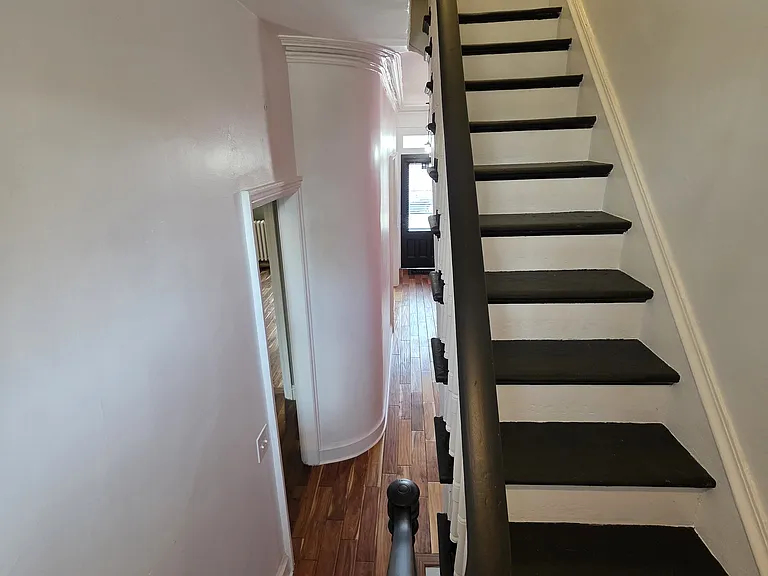 148 S Swan St #A — Photo 17