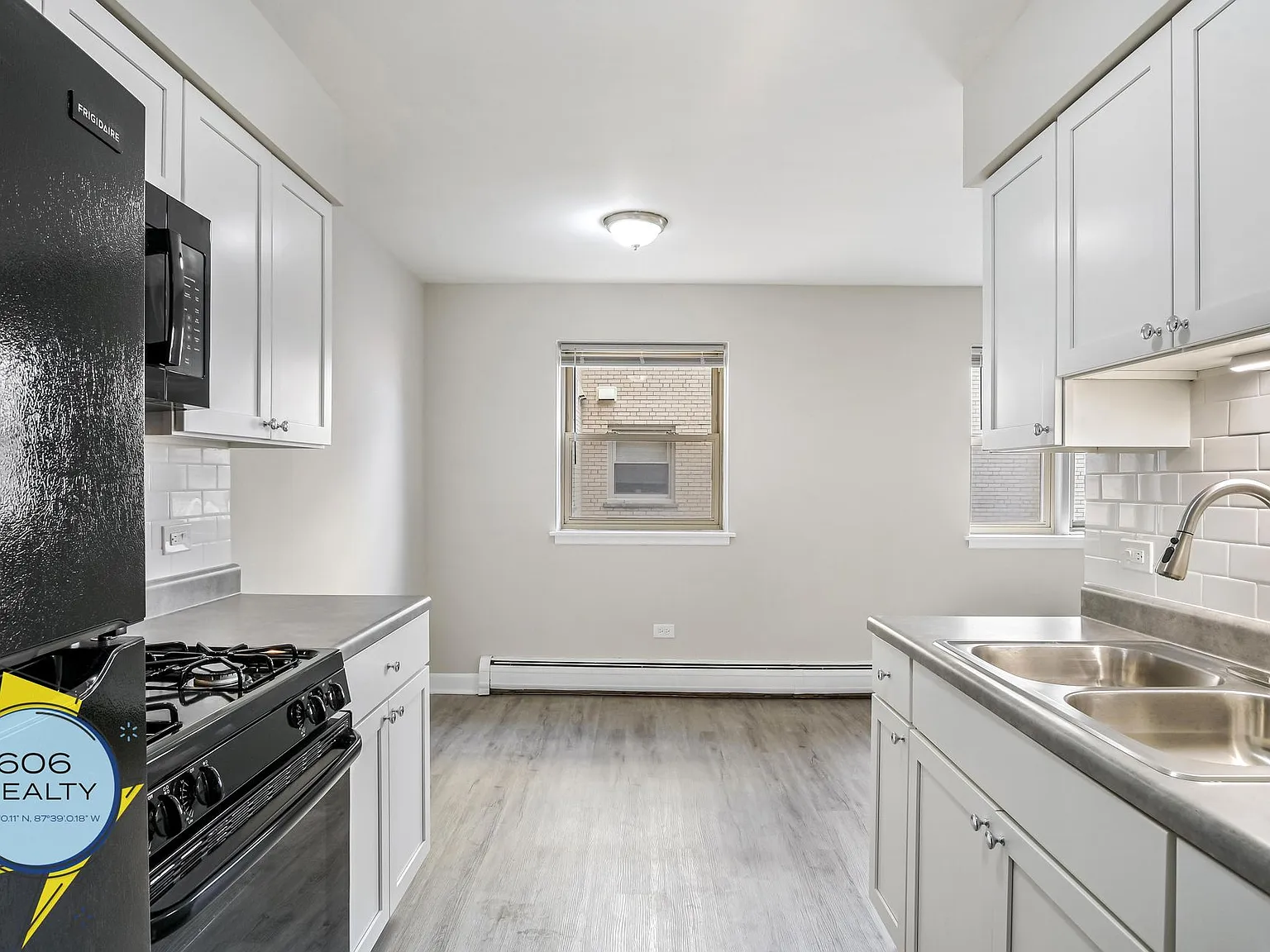 Royal Arms Apartments! Special Offer! — Photo 4