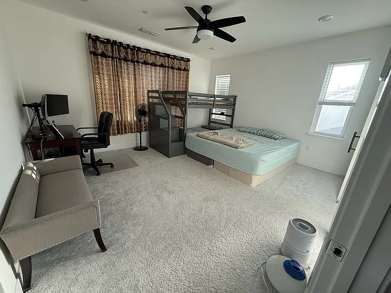 Large Master Suite, 

Cal King + kids beds + office setup in picture