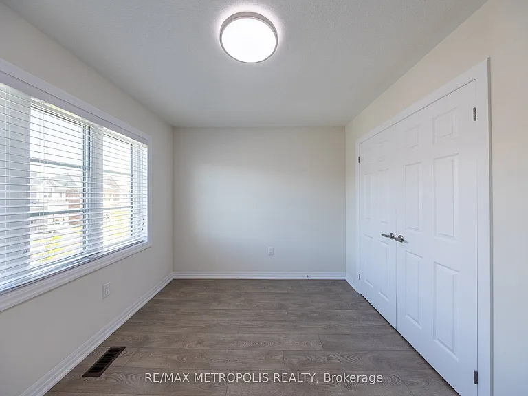 39 Northrop Ave — Photo 19