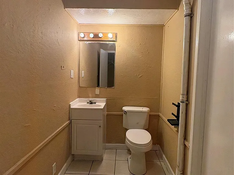 200 Gaines St #1 — Photo 9