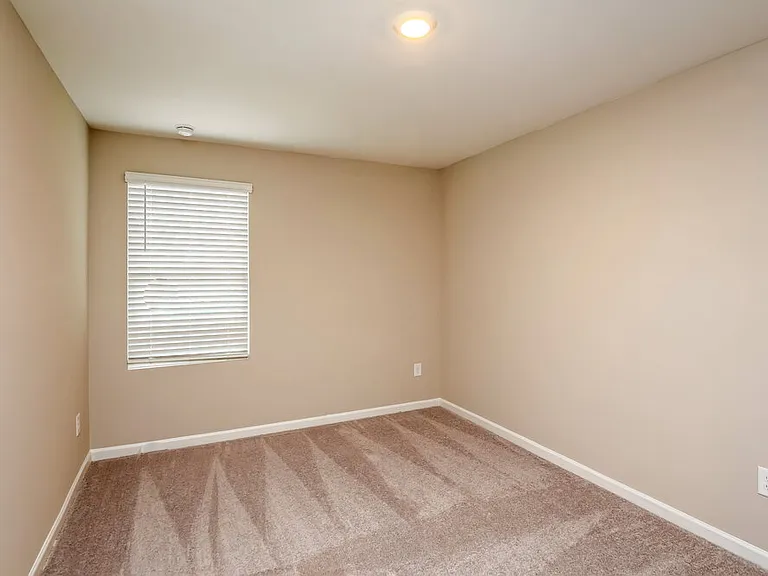 265 Pond Ct — Photo 13