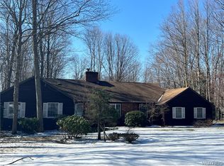 130 Knob Hill Rd, Orchard Park, NY 14127