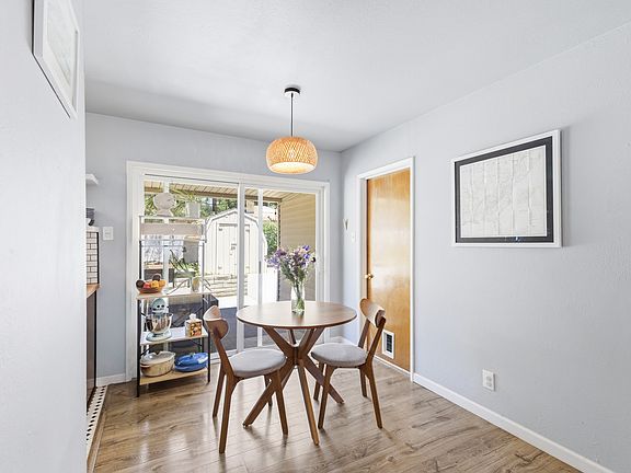 5th image of 304 W Pine Ave