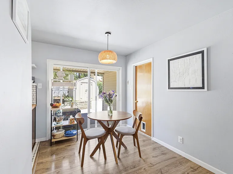 304 W Pine Ave — Photo 5