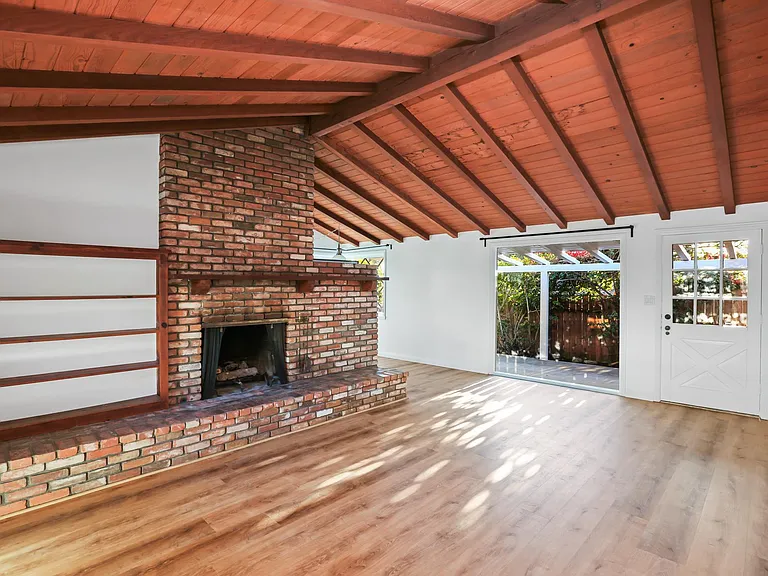 109 Avenida Lucia — Photo 2