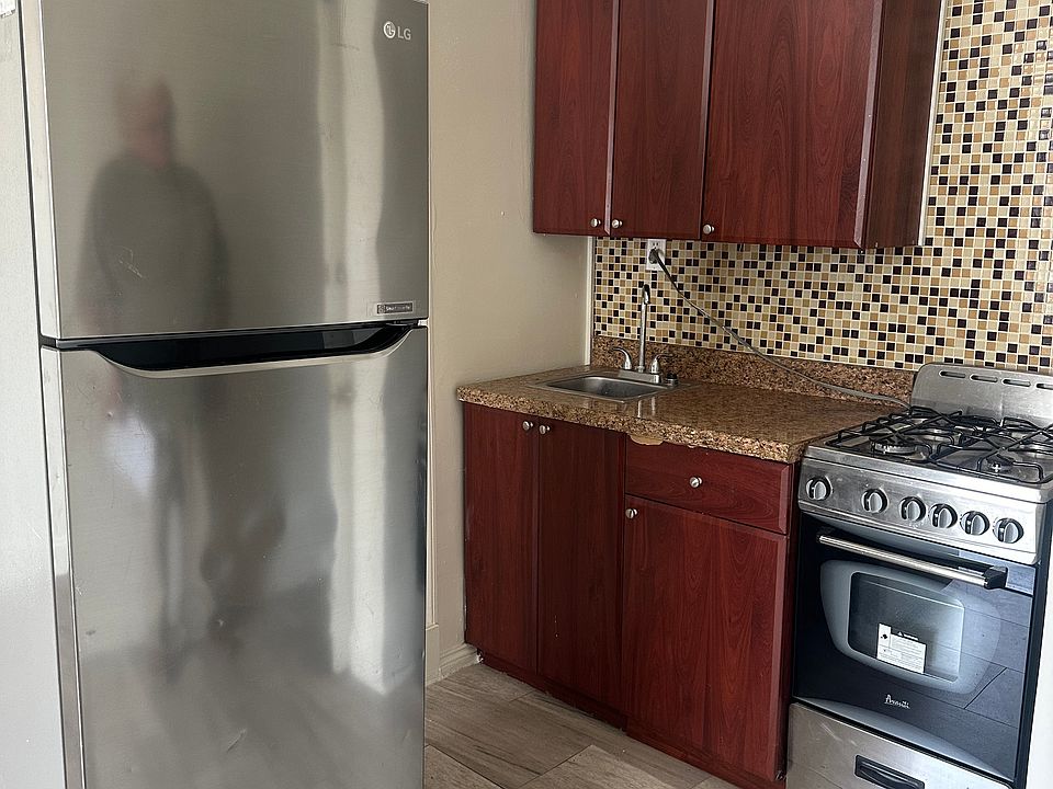 2nd image of 4024 Beach 40th St #4A