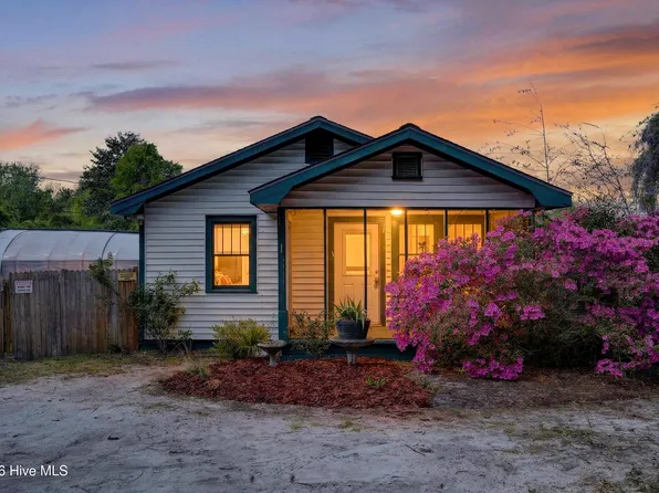 2240 W Lake Shore Drive, Wilmington, NC 28401