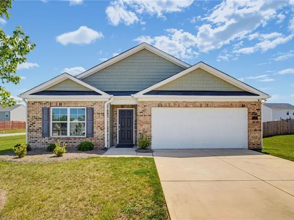 122 Stone River Way, Mayodan, NC 27027