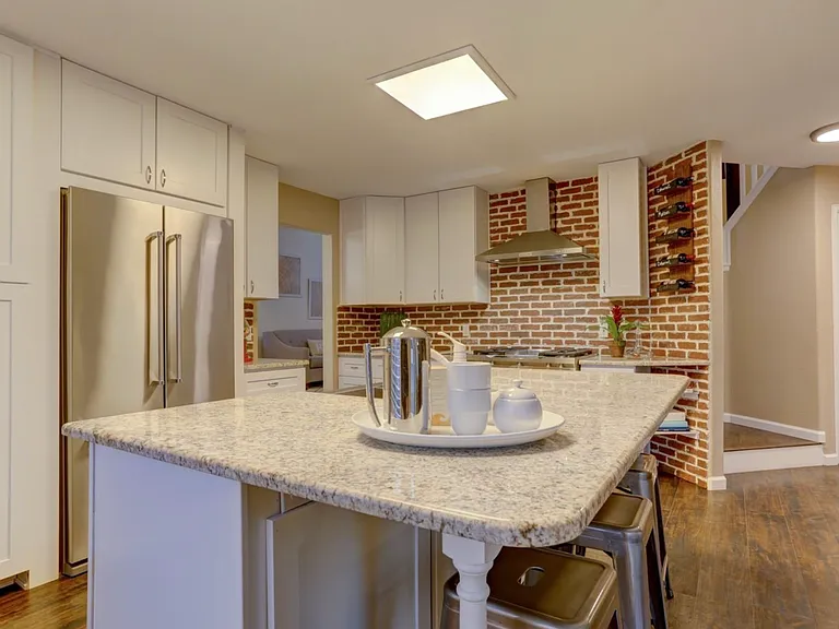 541 Pitkin Way — Photo 8