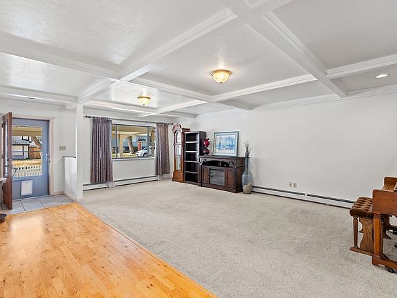 3rd image of 113 Davis Cir
