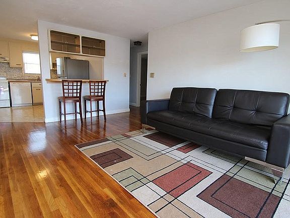 4th image of 36 Essex St