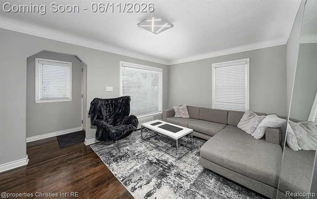 3 bed, 1.0 bath, 1504 sqft, $2,600 — Photo 4