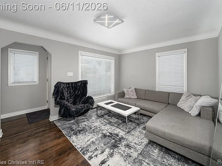 3318 Prairie Ave — Photo 4