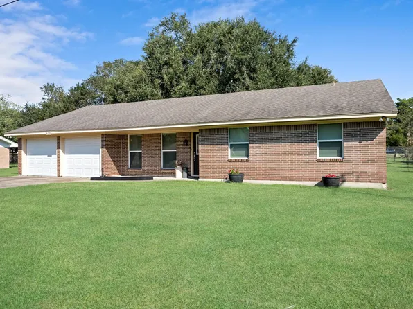 629 Carolyn St, Winnie, TX 77665