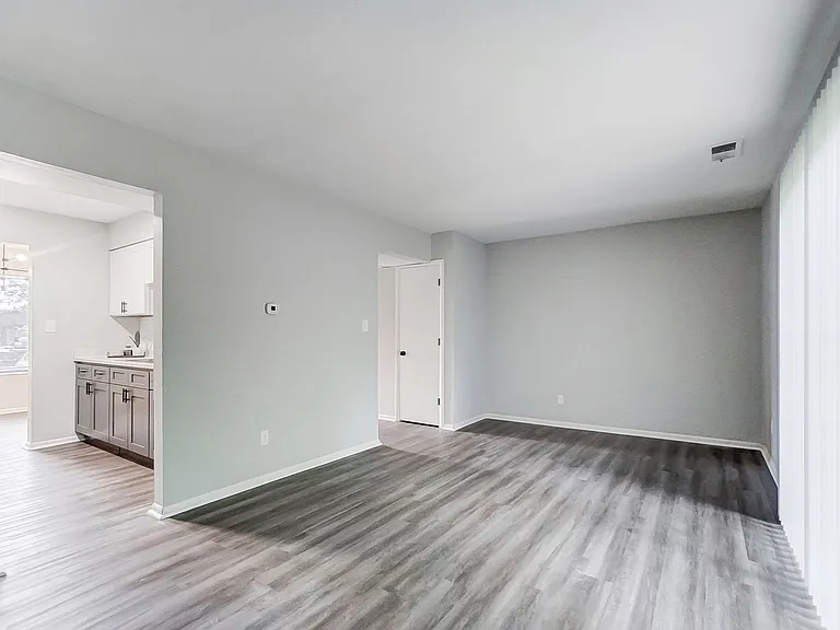 Fairview Court Apartments — Photo 8