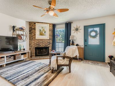 15 Abbey Rd, Euless, TX, 76039