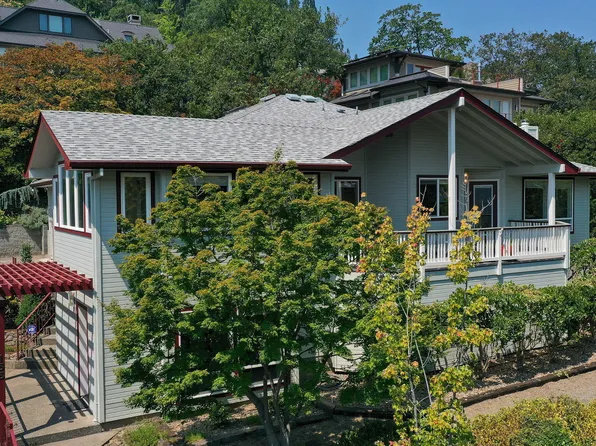155 Scenic Dr, Ashland, OR 97520