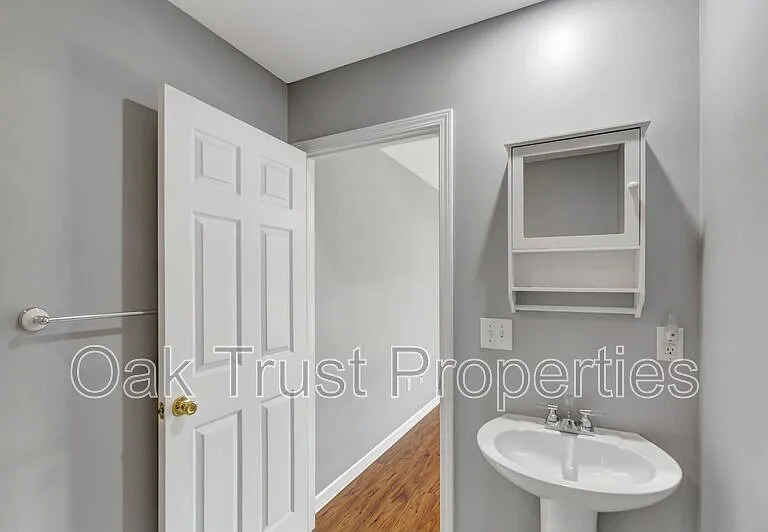 4834 Habersham Ln — Photo 9