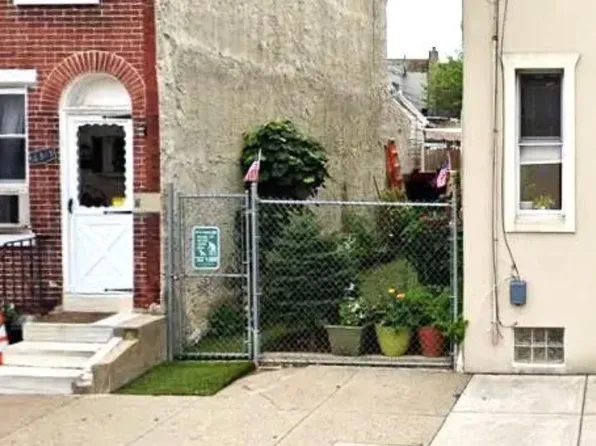 2511 Sepviva St, Philadelphia, PA 19125