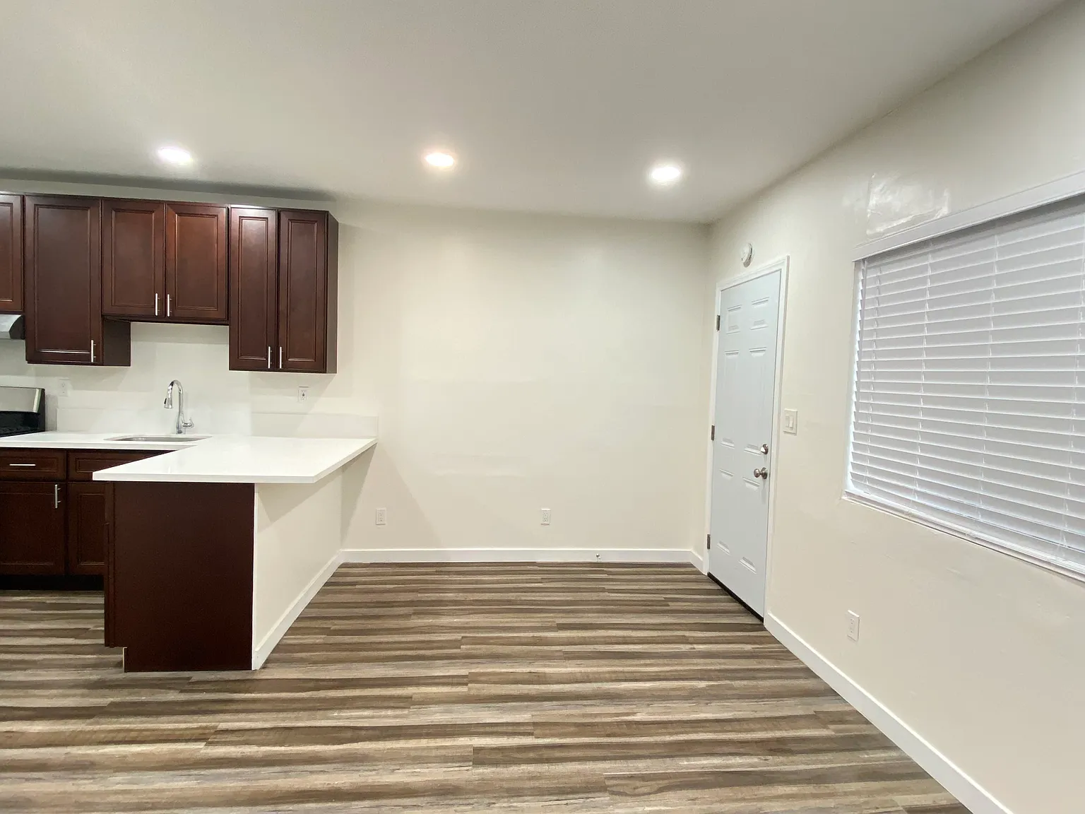 1 bed, 400 sqft, $1,600 — Photo 4